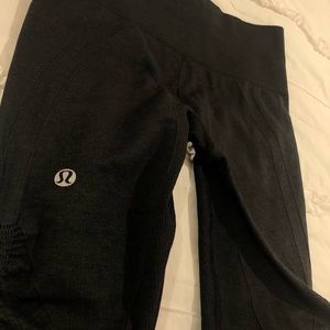 black cropped lululemon leggings